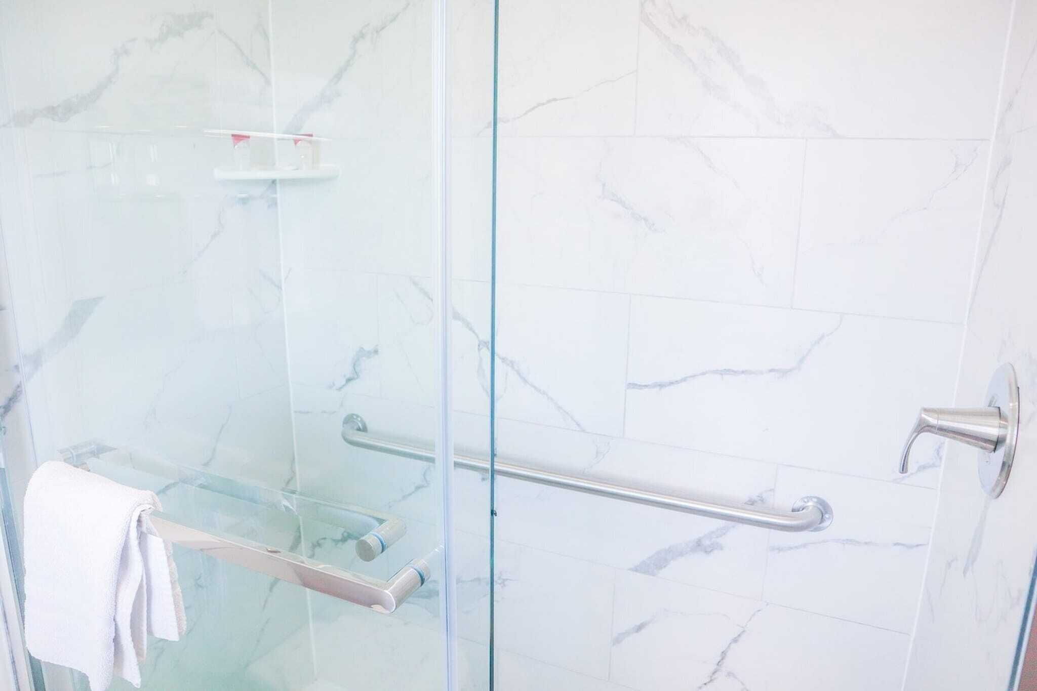 Douche, serviettes fournies
