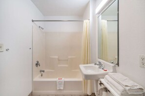 Shower - 1 Bedroom Suite|San Antonio (San-Antonio)