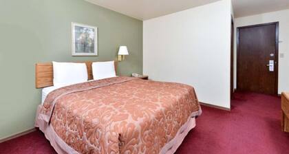 Staples | Relaxing Queen Bed