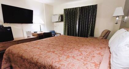 Staples | Relaxing Queen Bed