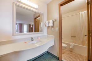 Shower, hair dryer - Deluxe 2 Full Beds|Tulsa (Tulsa)