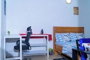 Iron/ironing board, WiFi, bed sheets - Affordable Mikocheni Apartment (Dar es Salaam)