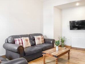 TV - 2 bedroom accommodation in Inverness (Inverness)