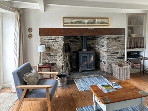TV, fireplace - 2 bedroom accommodation in Veryan (Veryan)