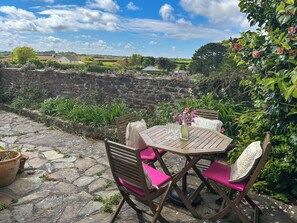Outdoor dining - 2 bedroom accommodation in Veryan (Veryan)