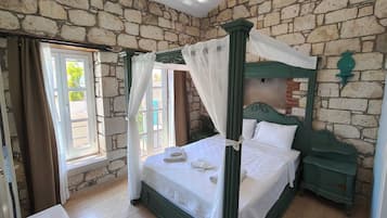 Deluxe-Zimmer, Blick auf den Innenhof | Kostenloses WLAN