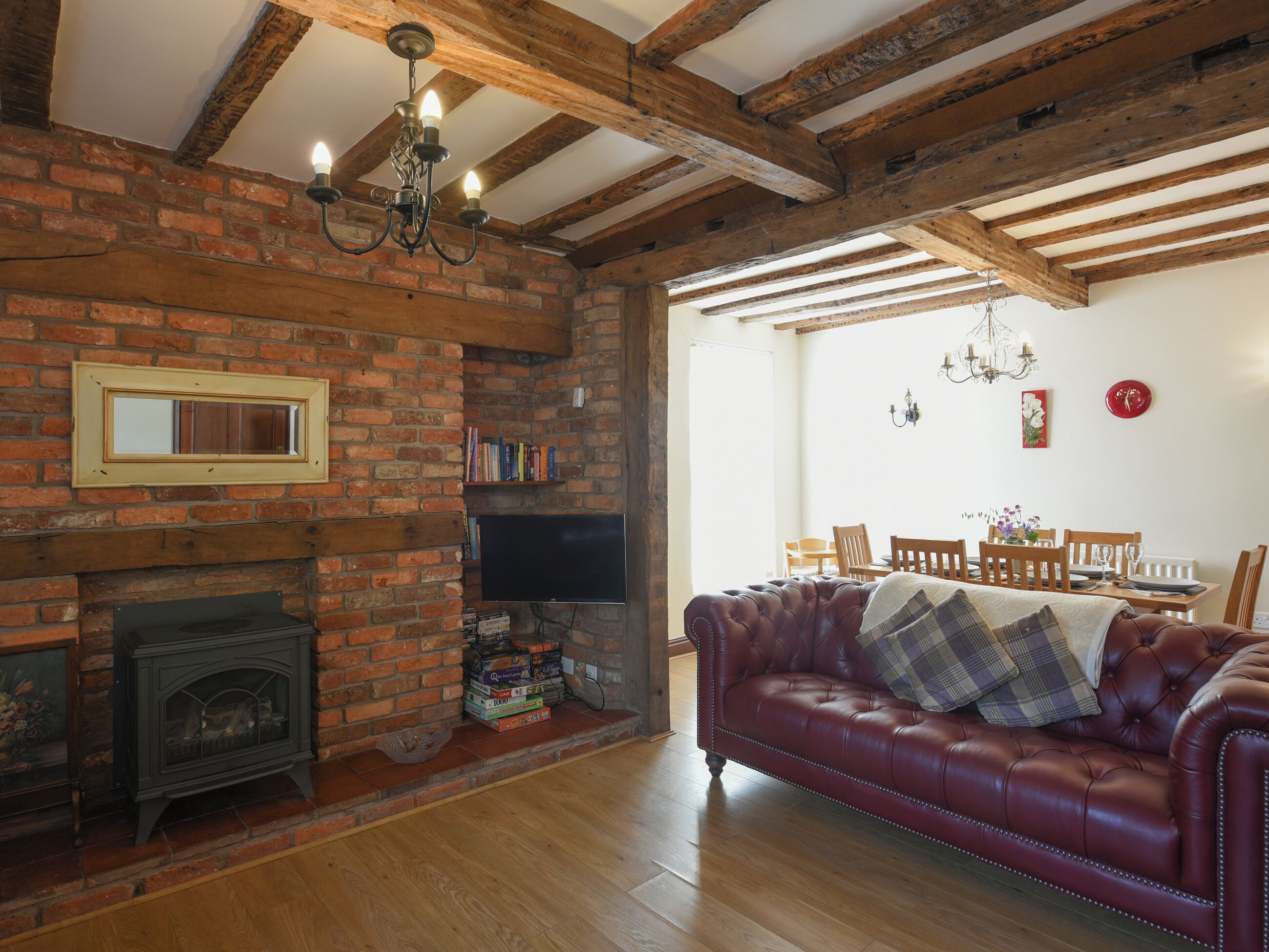 TV, fireplace
