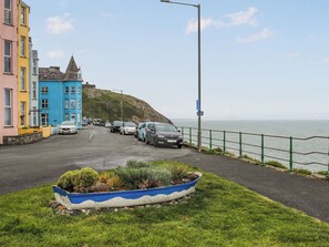Property grounds - 7 bedroom accommodation in Criccieth (Criccieth)