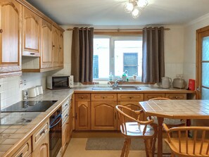 Private kitchen - 2 bedroom accommodation in Balintore (Balintore)