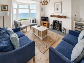TV, fireplace - Gills Cliff Sunshine (Ventnor)