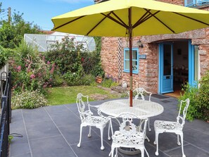 Outdoor dining - 3 bedroom accommodation in Cheddar (Cheddar)