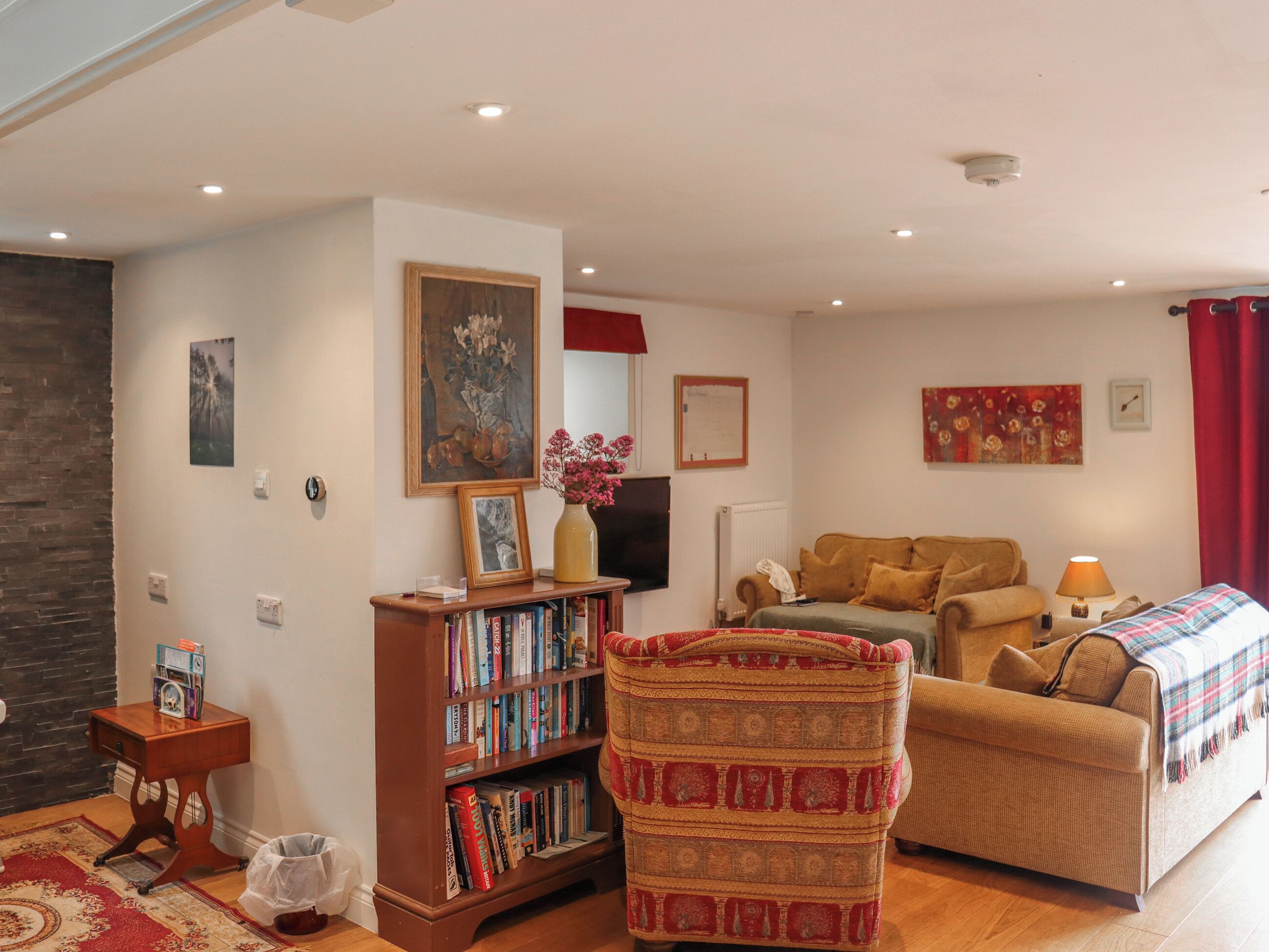 3 Bedroom Accommodation In Cheddar - Cheddar