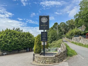 Property grounds - 3 bedroom accommodation in Rivelin Valley (Rivelin Valley)