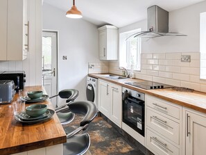 Dishwasher - 3 bedroom accommodation in Rivelin Valley (Rivelin Valley)