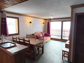 Living area - Vrbo Property (Bonneval-sur-Arc)