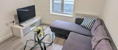 Basic Apartment | Living area