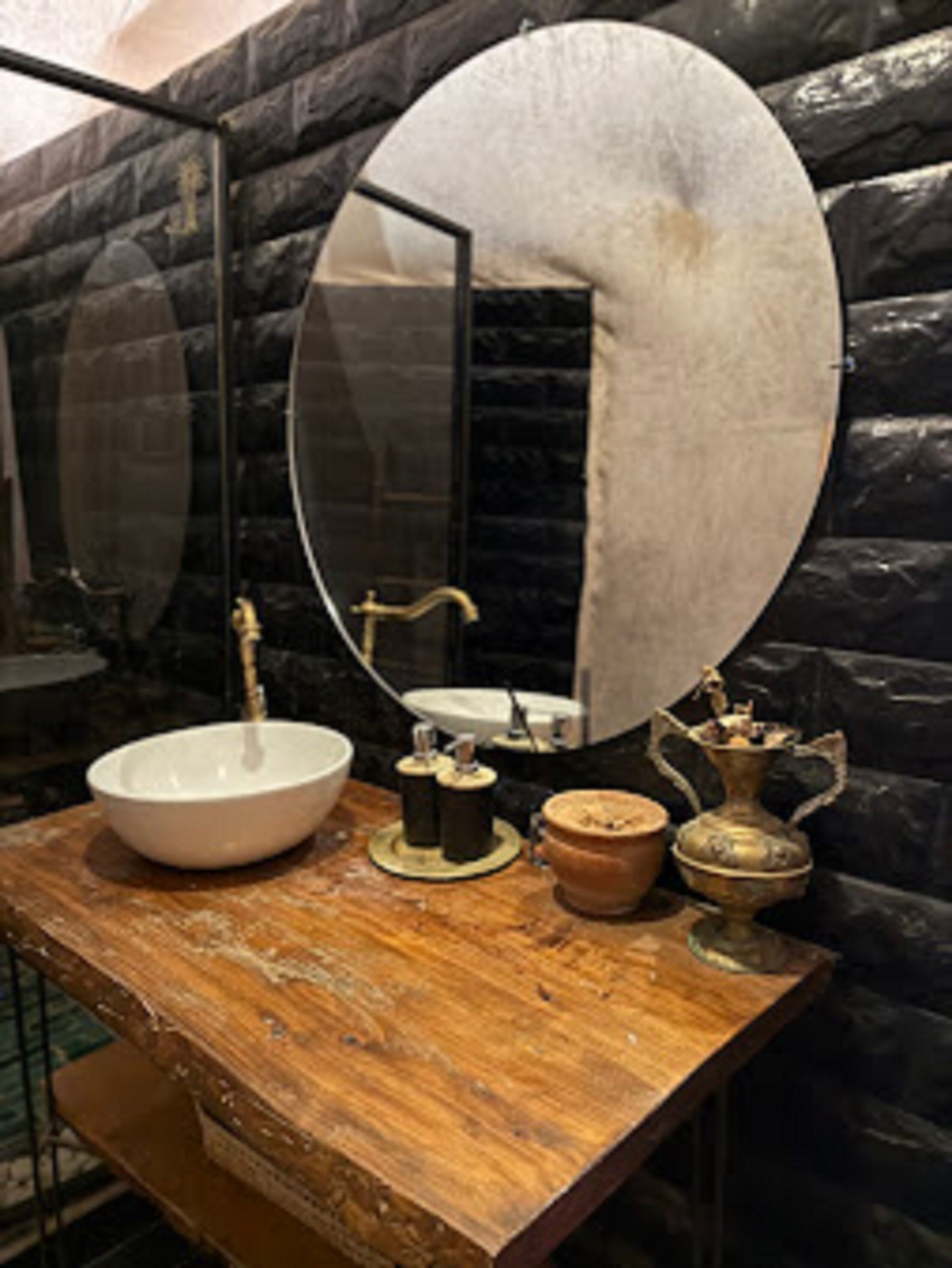 Douche, baignoire à jets, sèche-cheveux, bidet