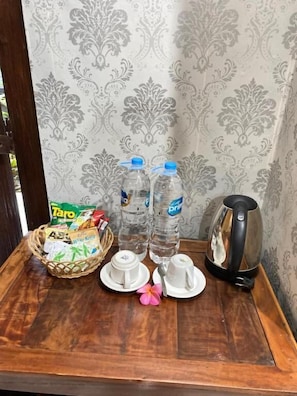 Kamar Double atau Twin Superior, balkon, pemandangan kebun | Makanan dan minuman