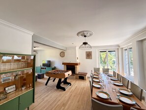 Dining - The House of Towers with a garden and exceptional views – near Rocamadour and Padirac (Saint-Laurent-les-Tours)