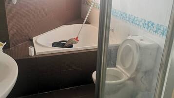 Shared Dormitory, 1 Bedroom, Balcony | Bilik Mandi