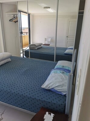 Shared Dormitory, 1 Bedroom, Balcony - Room-charming Guest Room in Regents Park (Sydney)