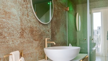 Doccia, asciugacapelli, bidet, asciugamani