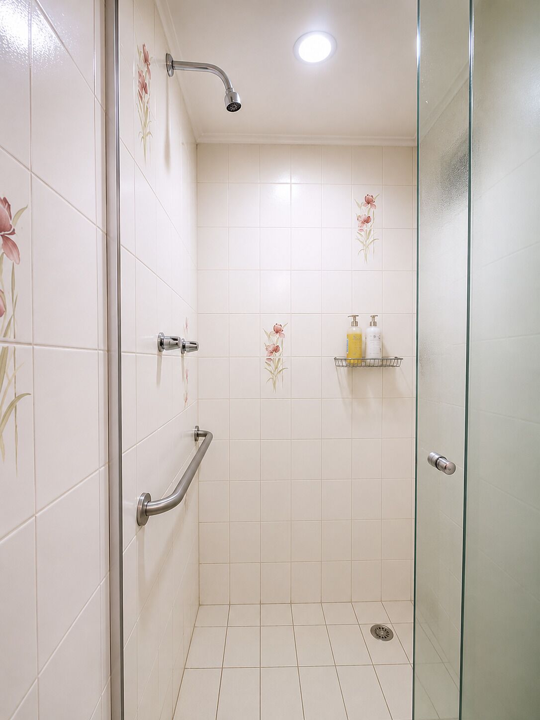 Shower, bidet, towels