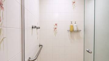 Shower, bidet, towels