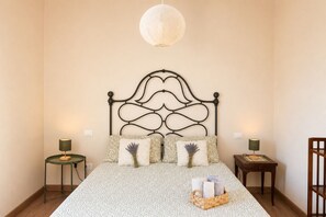 Iron/ironing board, bed sheets - Three-room apartment nestled among olive and oak trees in northern Lazio, just a few minutes from Viterbo (Lazio)