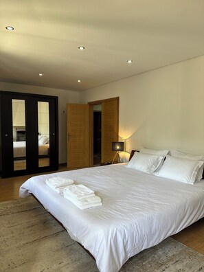 5 bedrooms, iron/ironing board, free WiFi, bed sheets - Villa dos Amados - Pool & Sports Retreat near Viana do Castelo (Perre)