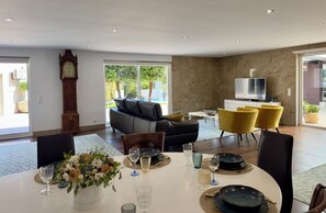 Dining - Villa dos Amados - Pool & Sports Retreat near Viana do Castelo (Perre)