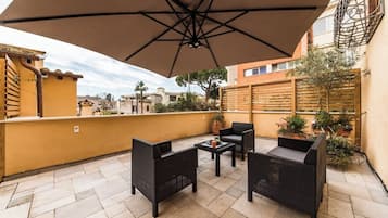 Luxury Apartment, 3 Bedrooms | Terrace/patio