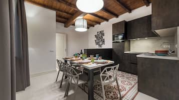 Luxury Apartment, 4 Bedrooms | Private kitchen