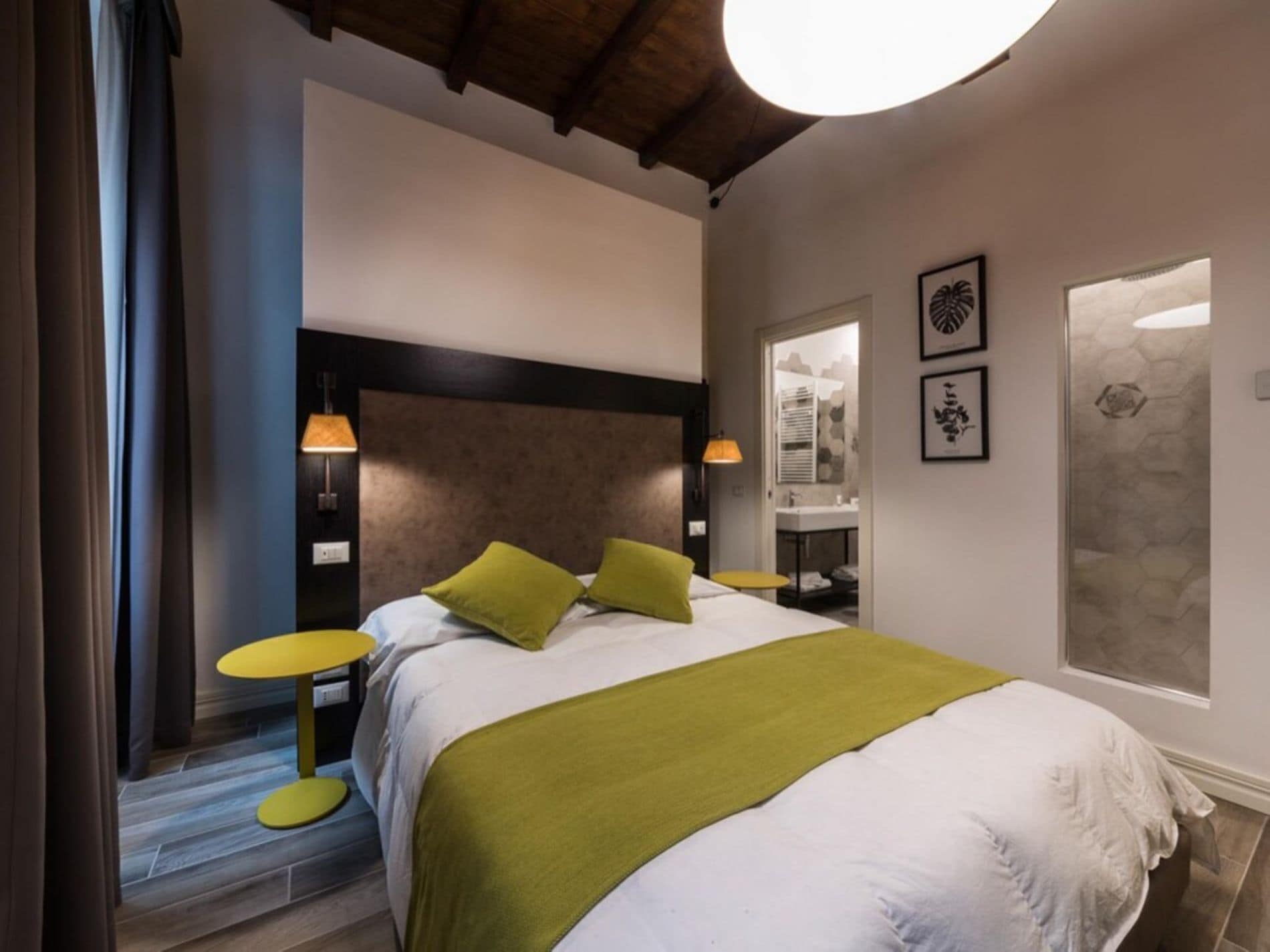 Luxury Apartment, 5 Bedrooms | Iron/ironing board, free WiFi