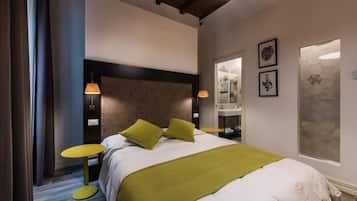 Luxury Apartment, 5 Bedrooms | Iron/ironing board, free WiFi
