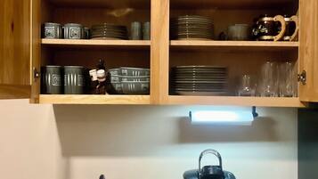 Fridge, microwave, oven, coffee/tea maker