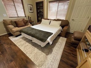 1 bedroom, desk, iron/ironing board, WiFi (free)