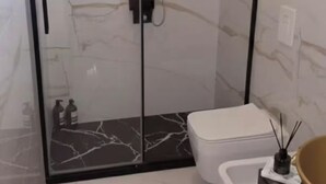 Bathroom - Apartment by the Sea (Marina di Davoli)