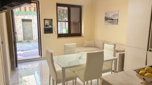 Interior - Apartment by the Sea (Marina di Davoli)