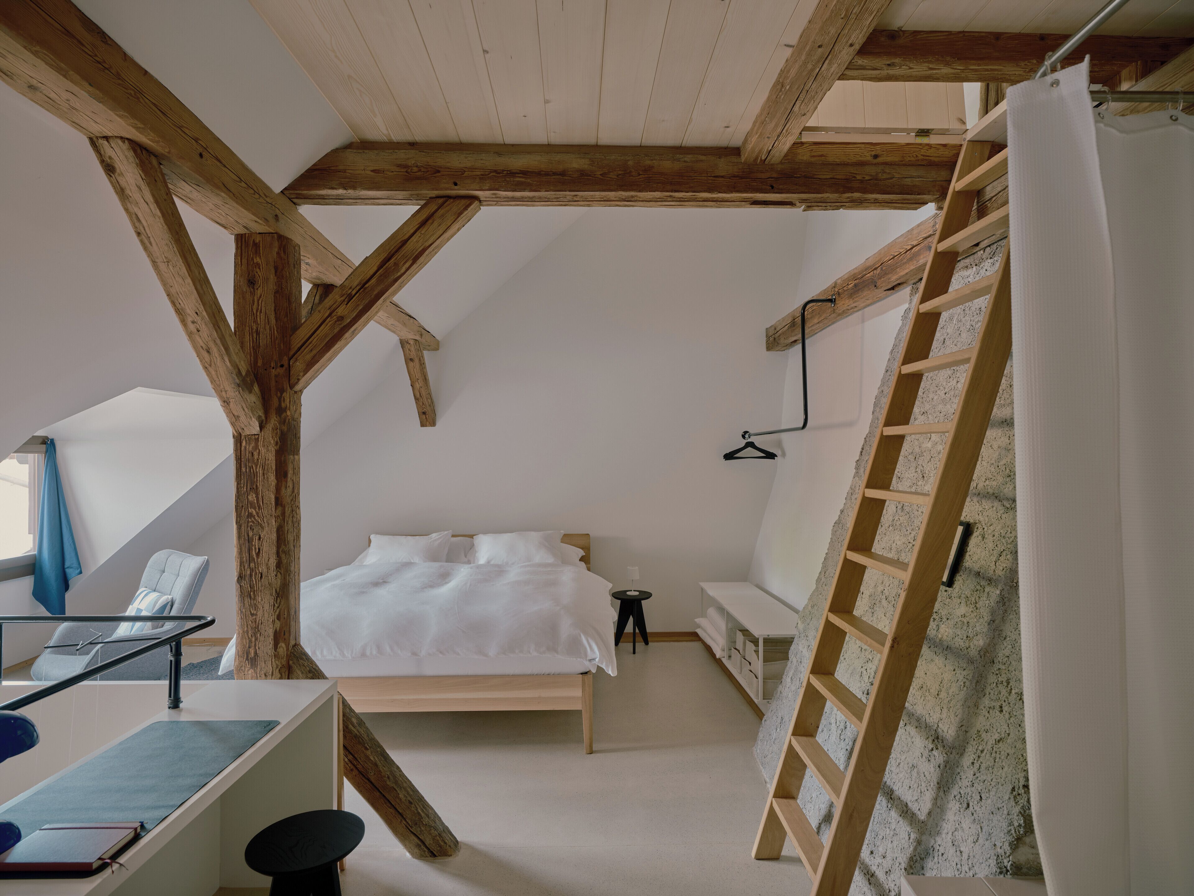2 habitaciones, escritorio, tabla de planchar con plancha y wifi 