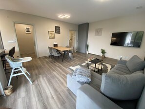 Living area - Premium 2-bedroom apartment with 2 bathrooms, balcony and private entrance. (Budapest)