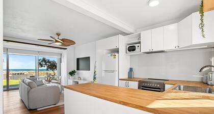 OCEANFRONT APARTMENT | SCARBOROUGH | FULL OCEAN VIEWS | 262Steps to beach