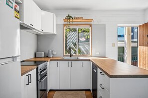 Private kitchen - OCEANFRONT FURNISHED APARTMENT | SCARBOROUGH | FULL OCEAN VIEWS |1-4 MONTH STAYS (Scarborough)