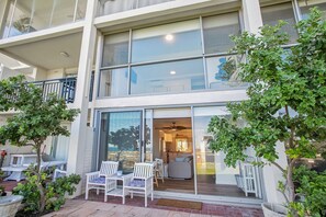 Terrace/patio - OCEANFRONT FURNISHED APARTMENT | SCARBOROUGH | FULL OCEAN VIEWS |1-4 MONTH STAYS (Scarborough)
