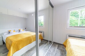 Chalet Comfort, pemandangan taman | Tirai kedap cahaya dan setrika/meja setrika
