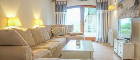 TV, fireplace, DVD player, stereo
