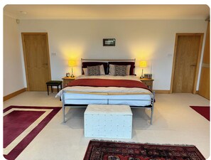 4 Schlafzimmer, Bügeleisen/Bügelbrett, Internetzugang, Bettwäsche
