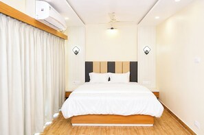 Hypo-allergenic bedding, desk, soundproofing, free WiFi - Hotel Comfort Stay Inn Puri (Puri)