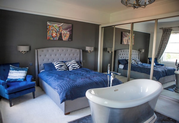 Central 3-bedroom Penthouse, Sleeps 8 With Parking - Nottinghamshire