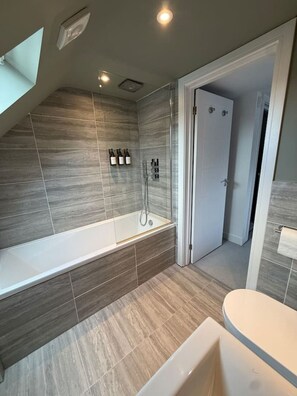 Shower, hair dryer - Luxury 2 Bedroom Apartment (Windsor)